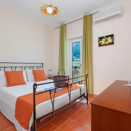 Bed and Breakfast Relais Santa Lucia 2*