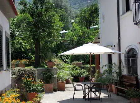 לינה וארוחת בוקר Relais Santa Lucia 3*