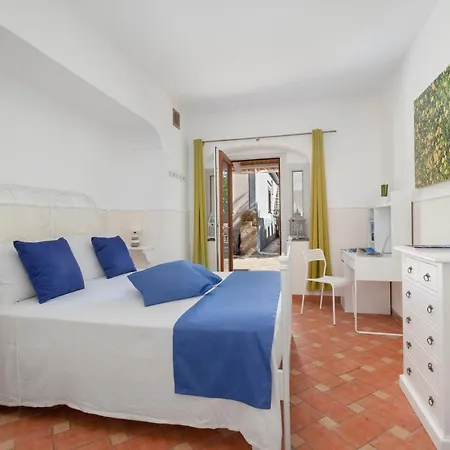 Bed & Breakfast Relais Santa Lucia 3*